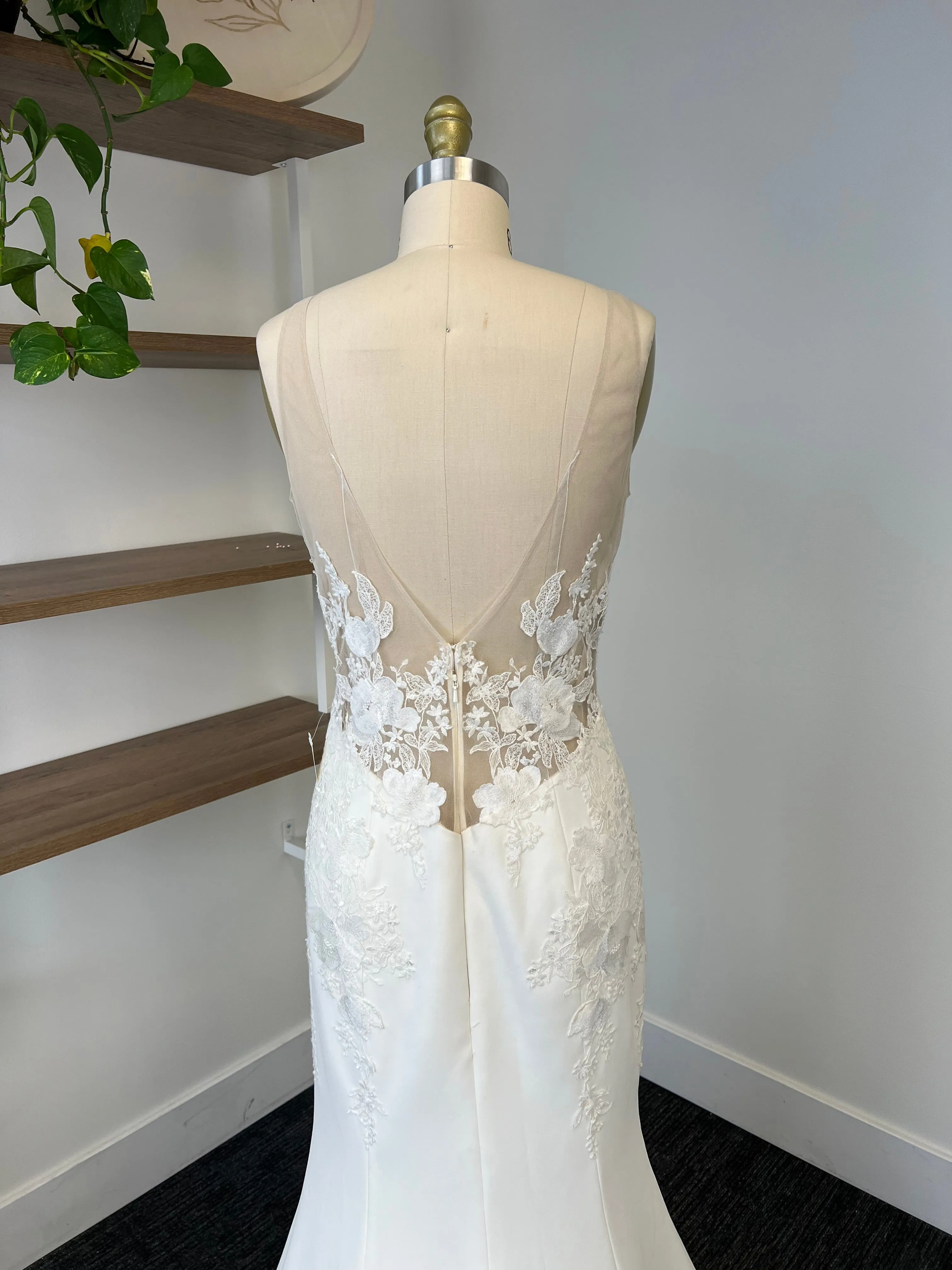 B / Theia Teal Size 8