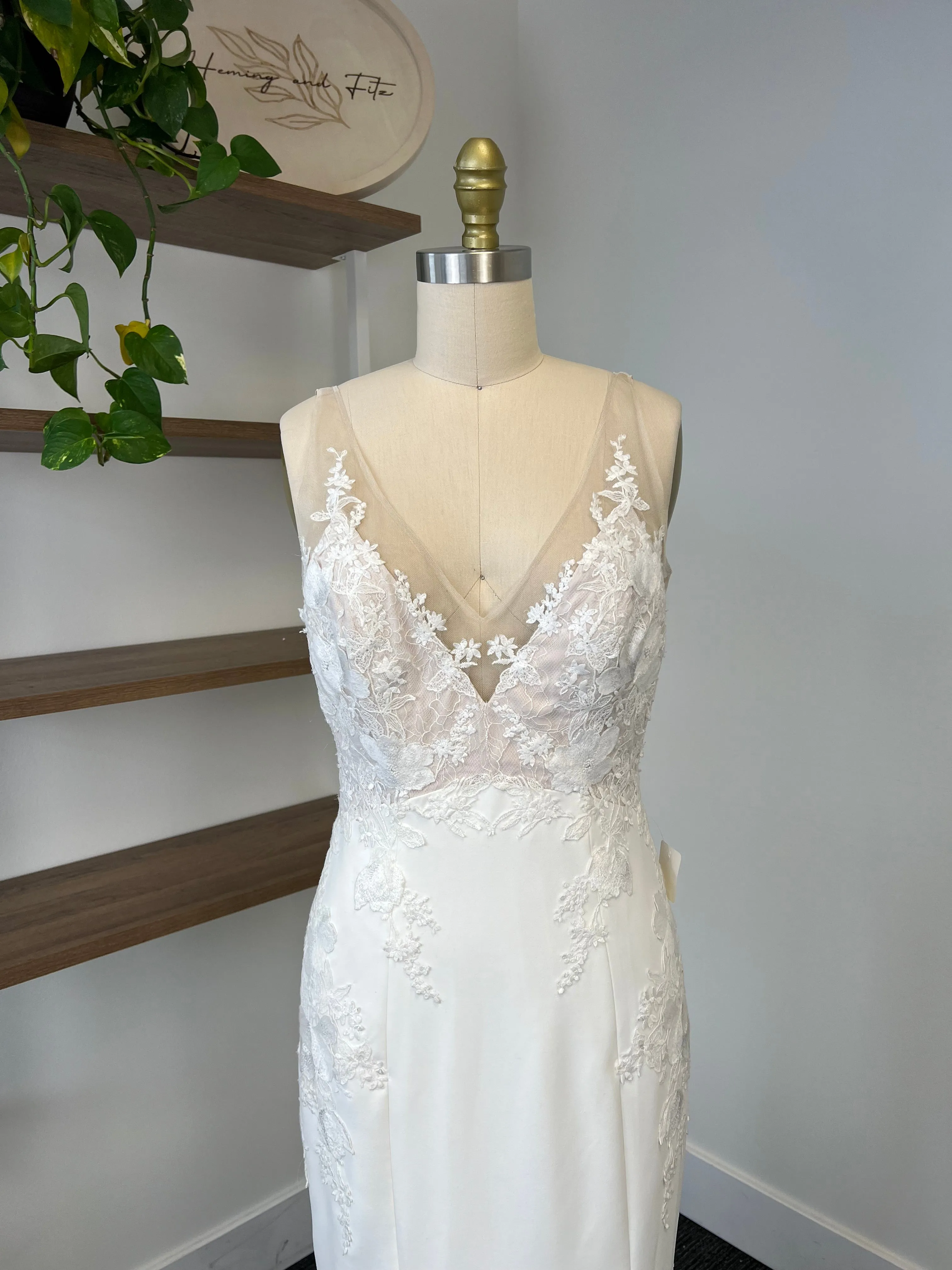 B / Theia Teal Size 8