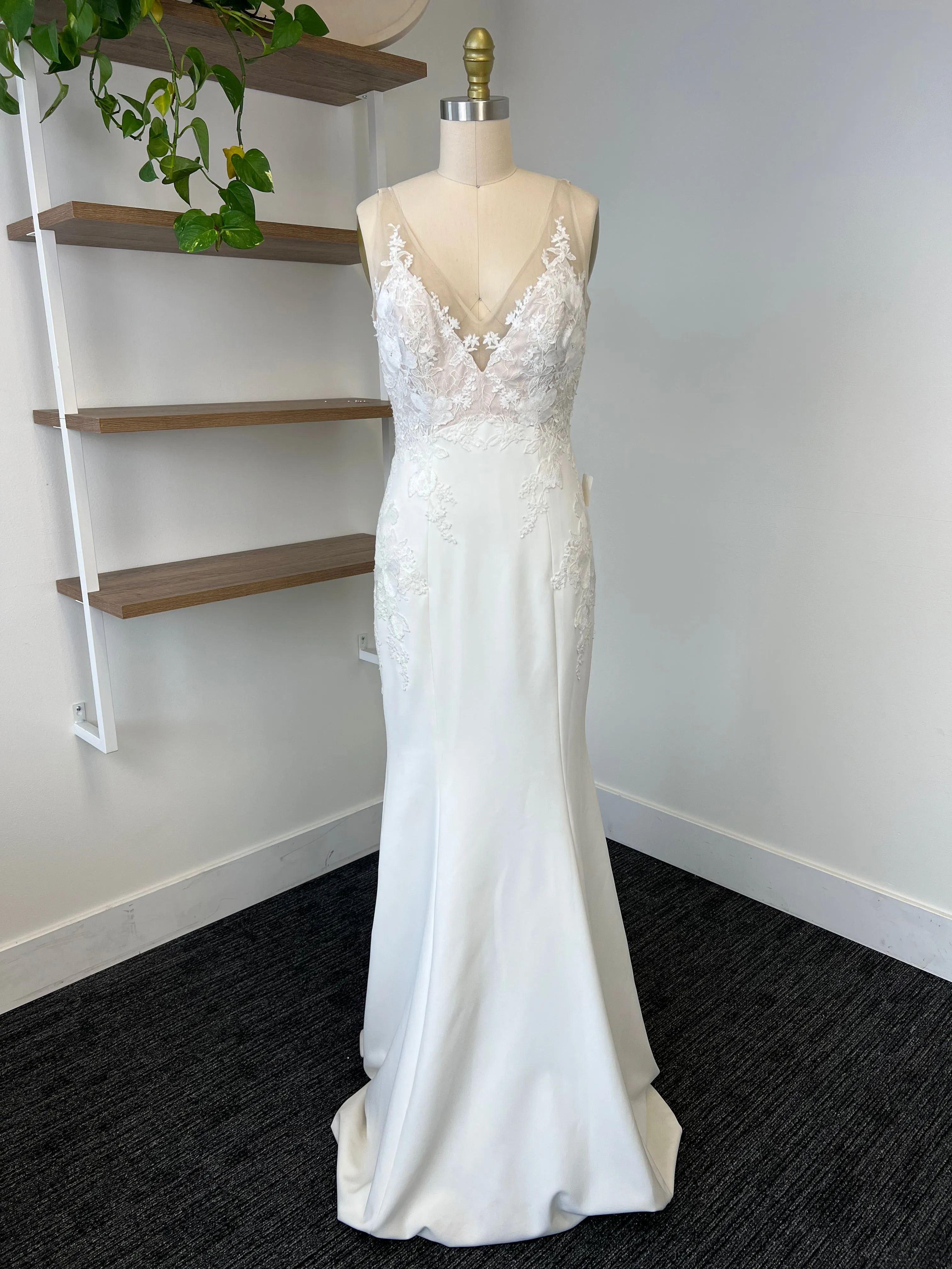 B / Theia Teal Size 8