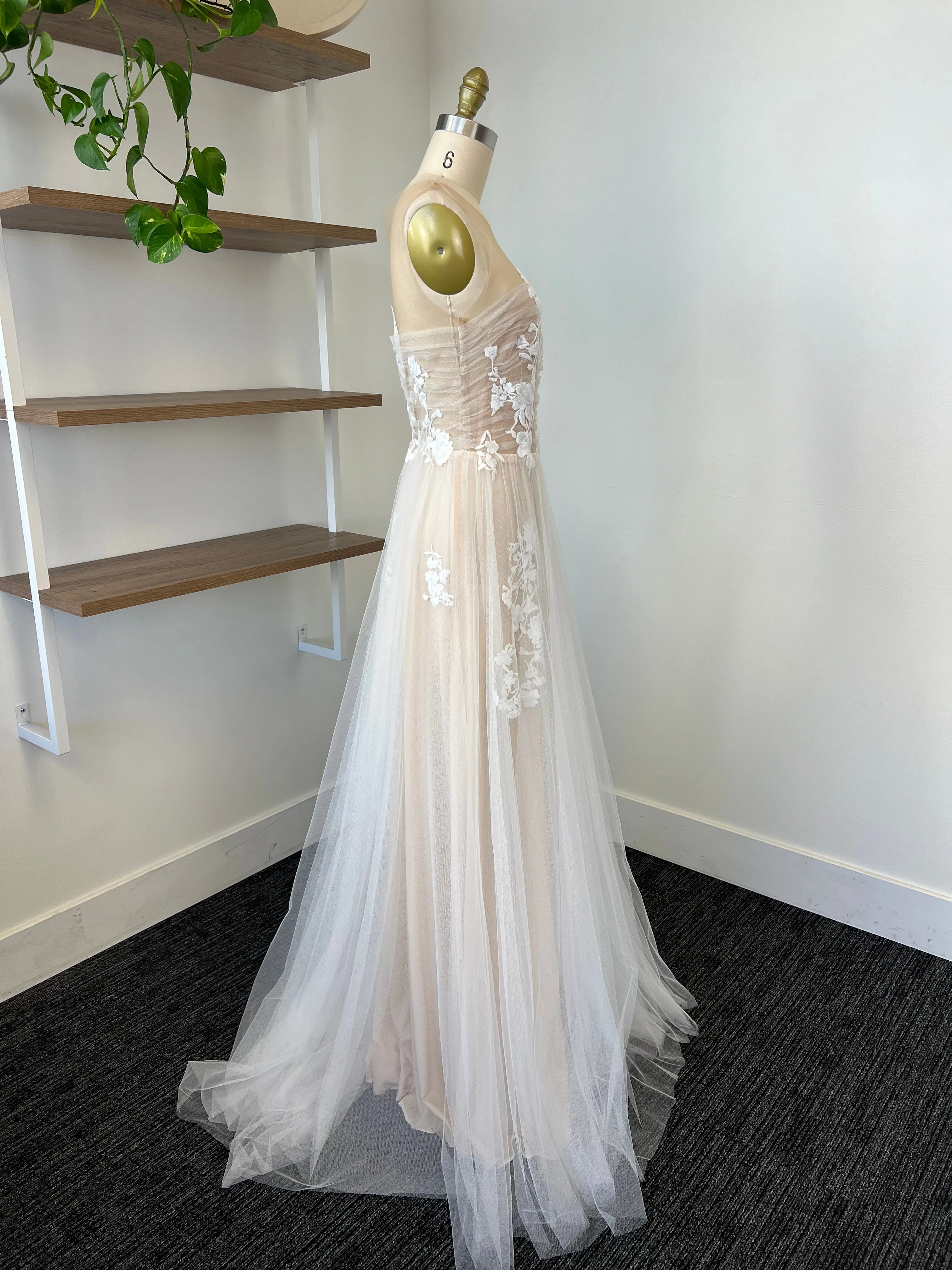 C / Anna Kara Iris Size 12