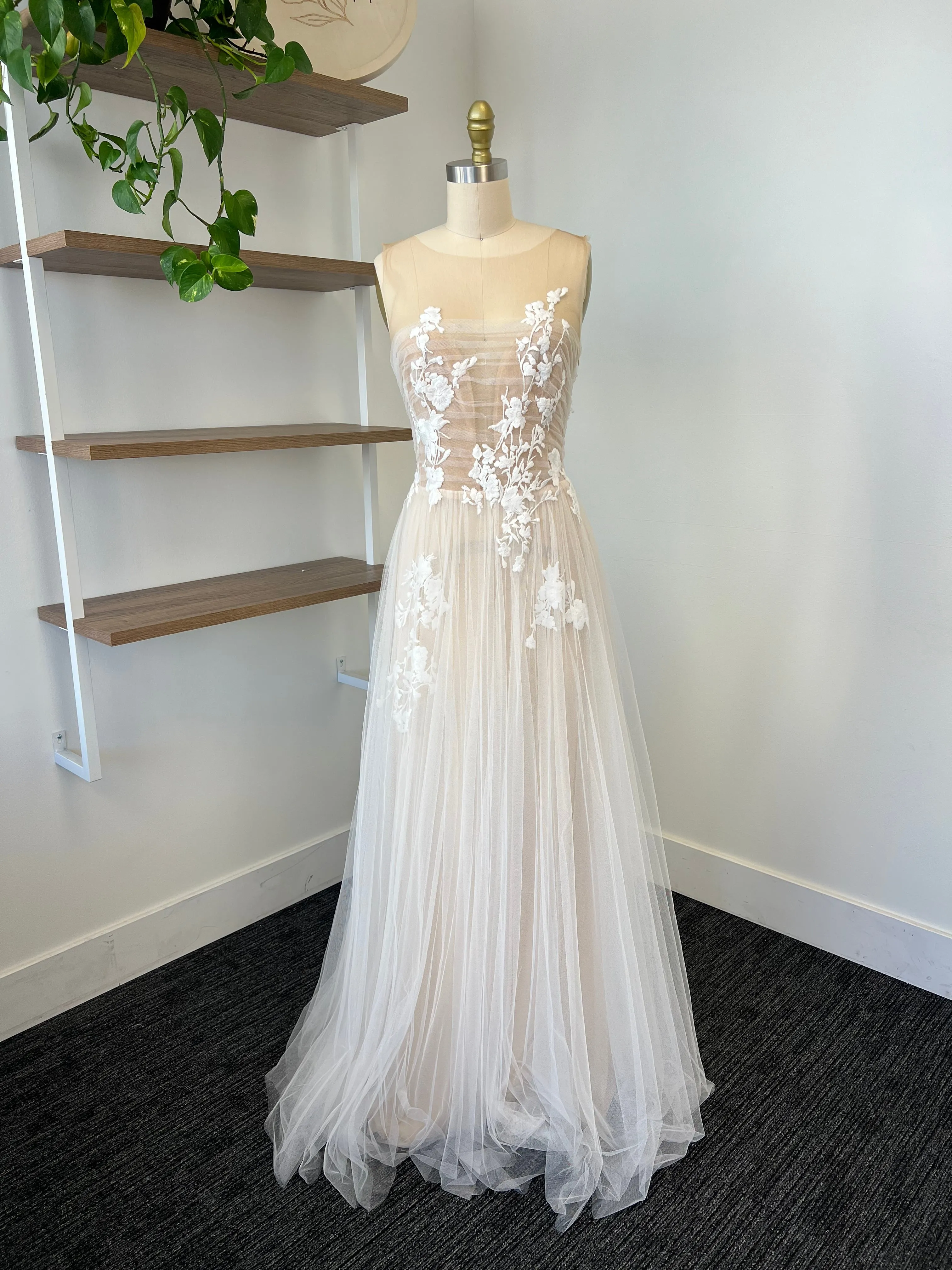 C / Anna Kara Iris Size 12