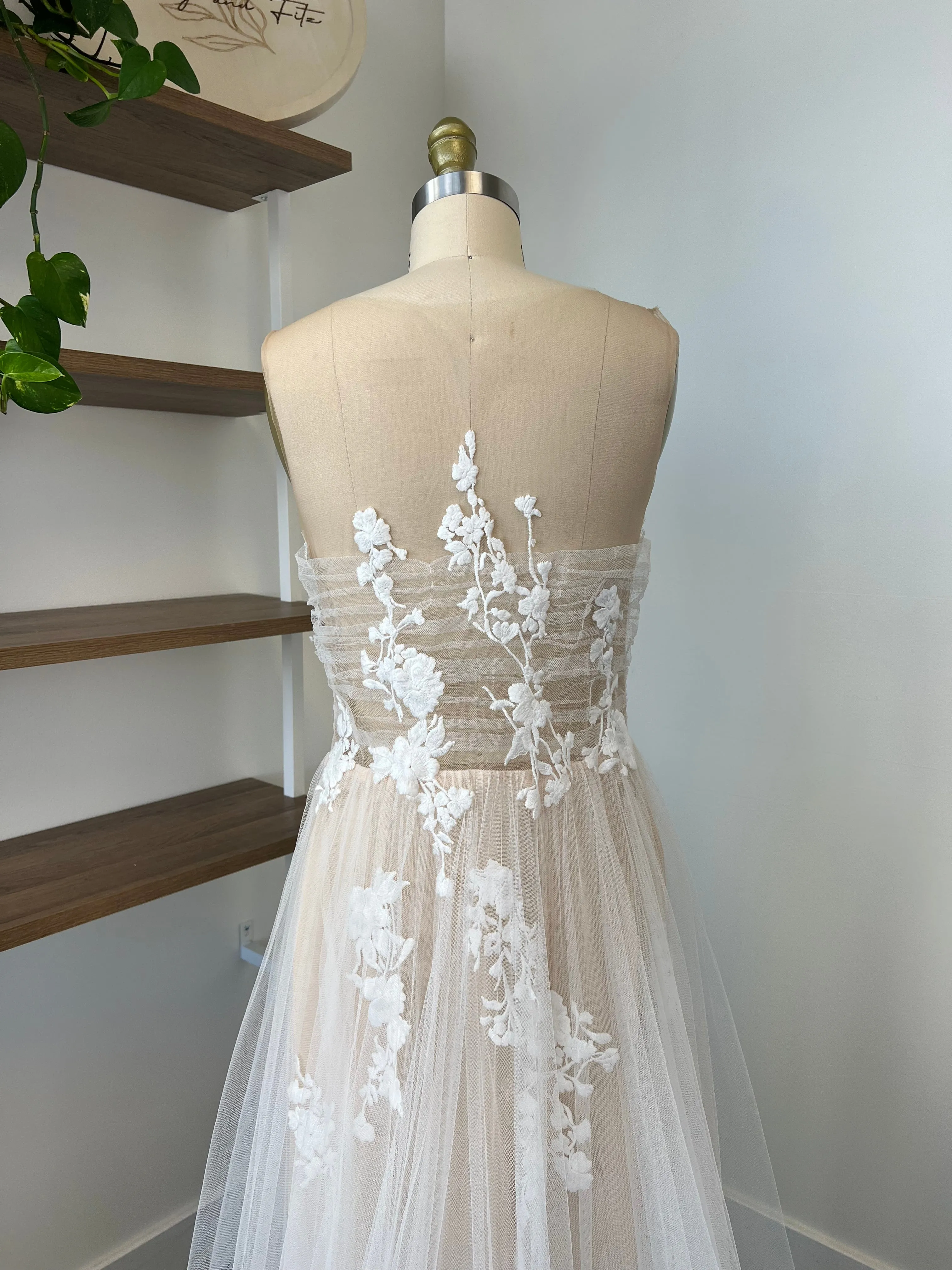 C / Anna Kara Iris Size 12