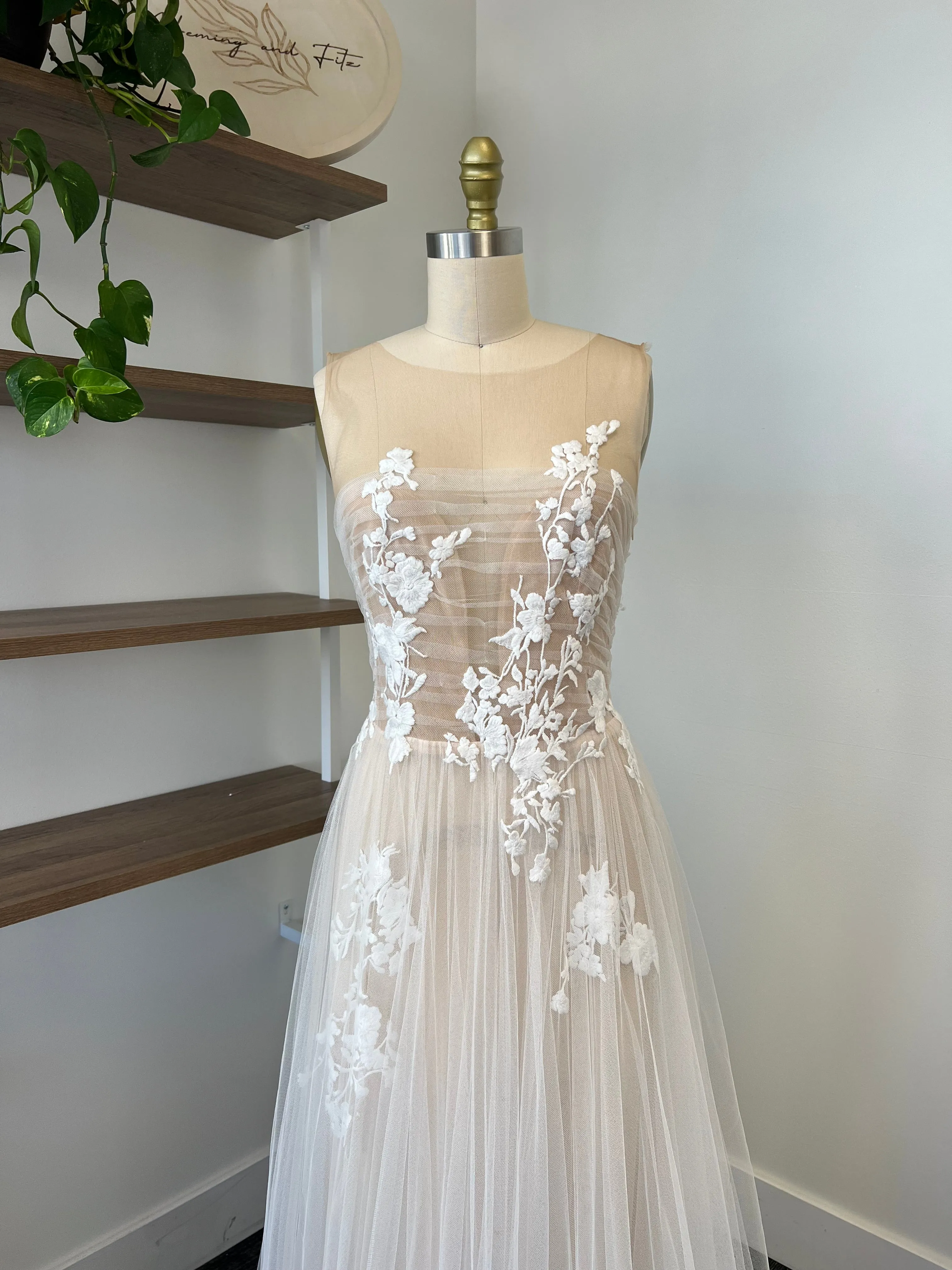 C / Anna Kara Iris Size 12